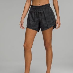 Lululemon Track That Mid Rise Shorts, 5” size 10. Trendy black camo print 🖤